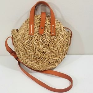 Universal Goods Co. Straw purse - round shape